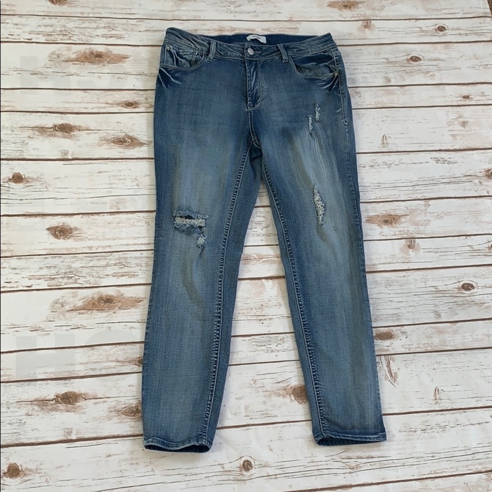 Kensie distressed skinny jeans size 8/29